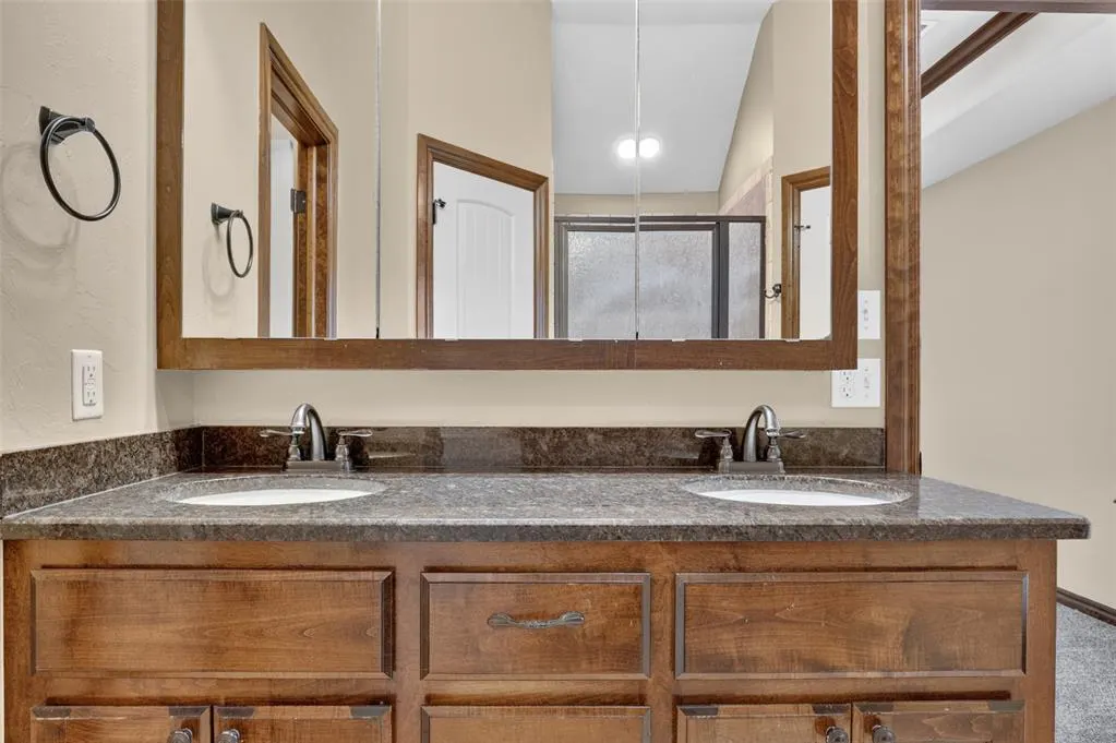 Photo 26 — 533 W Alamo Court Way, Mustang, OK 73064