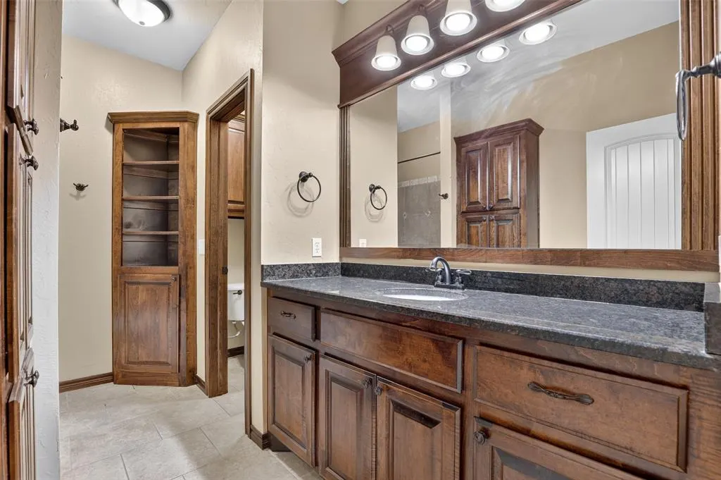 Photo 31 — 533 W Alamo Court Way, Mustang, OK 73064