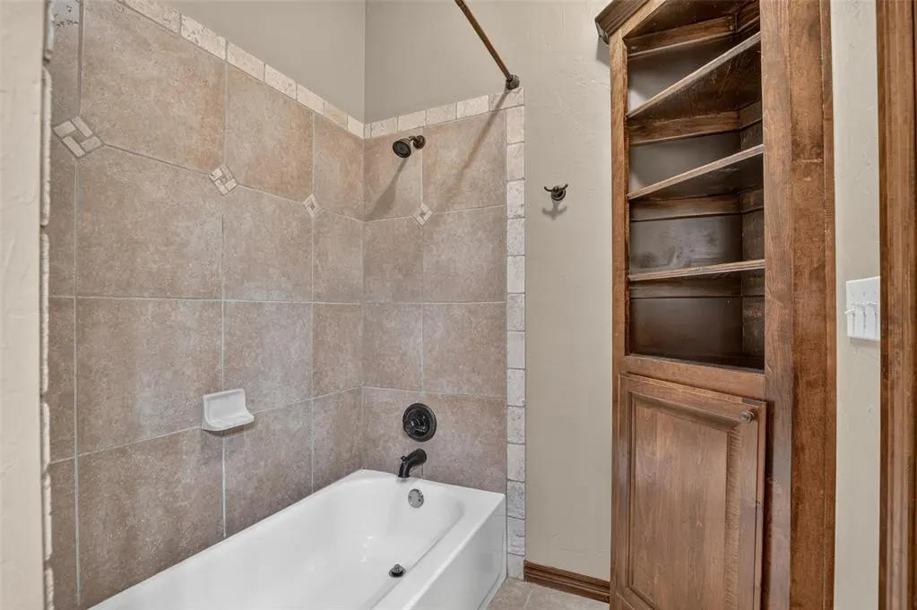 Photo 32 — 533 W Alamo Court Way, Mustang, OK 73064