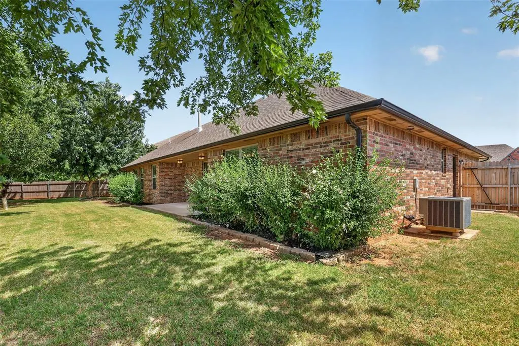 Photo 44 — 533 W Alamo Court Way, Mustang, OK 73064
