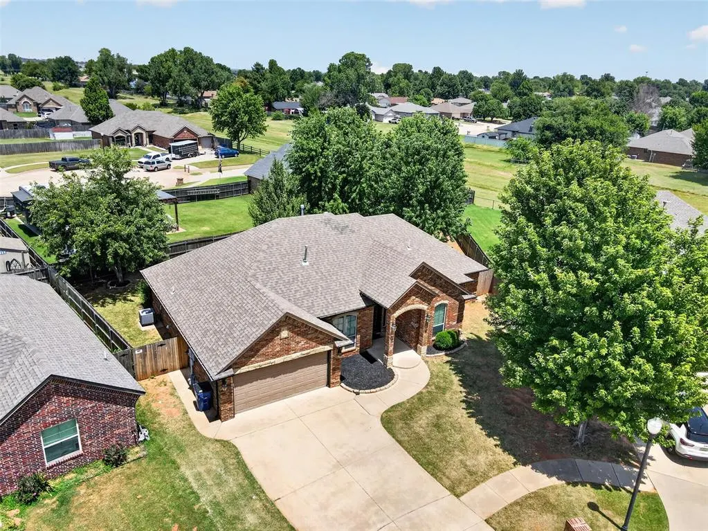 Photo 46 — 533 W Alamo Court Way, Mustang, OK 73064