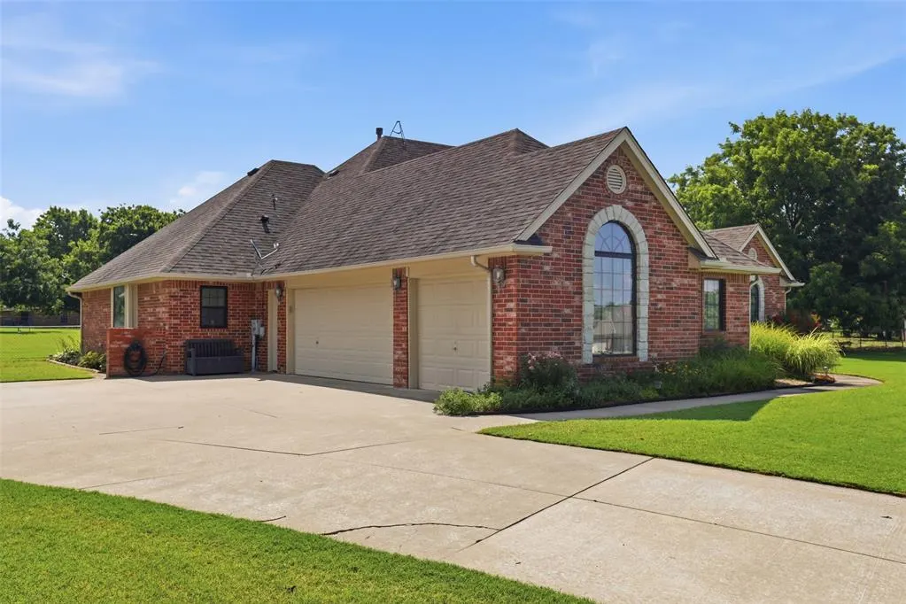Photo 3 — 6490 Cedar Creek Drive, Jones, OK 73049