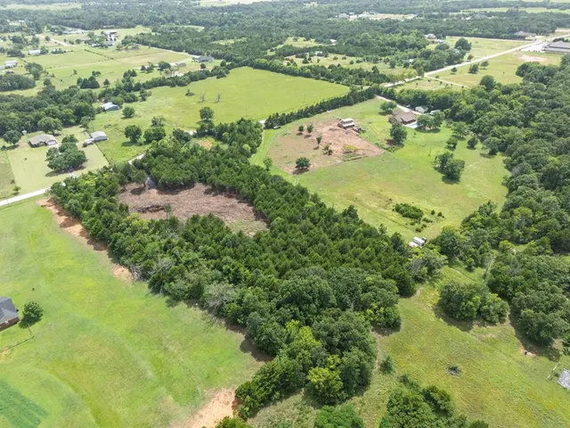 Photo 3 — 23 Redbud Lane, Shawnee, OK 74801