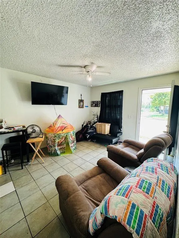 Photo 4 — 427 SE 17th Street, Oklahoma City, OK 73129
