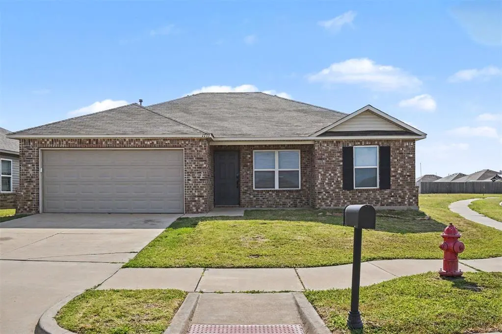 Front exterior — 1733 Tumbleweed Way, El Reno, OK 73036