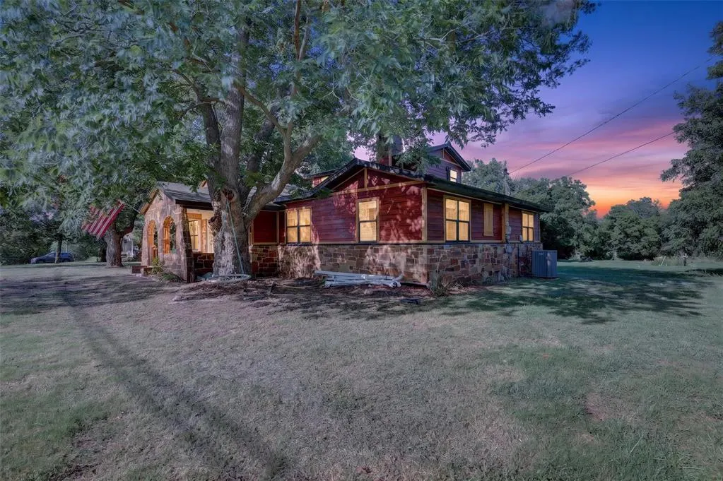 Front exterior — 2122 N Dobbs, Harrah, OK 73045
