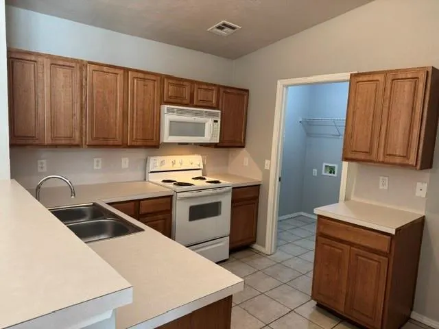 Photo 7 — 15516 Camellia Road, Oklahoma City, OK 73170