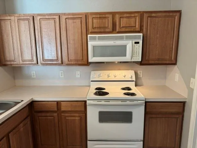Photo 9 — 15516 Camellia Road, Oklahoma City, OK 73170