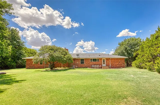 Photo 3 — 46864 Us Highway 270 Highway, Seiling, OK 73853