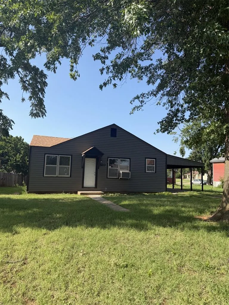 Photo 2 — 520 W Tom Stafford Street, Weatherford, OK 73096
