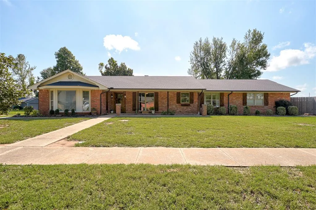 Front exterior — 1301 Brookhaven Boulevard, Norman, OK 73072