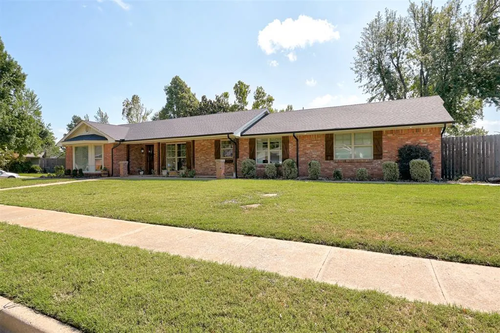 Photo 2 — 1301 Brookhaven Boulevard, Norman, OK 73072