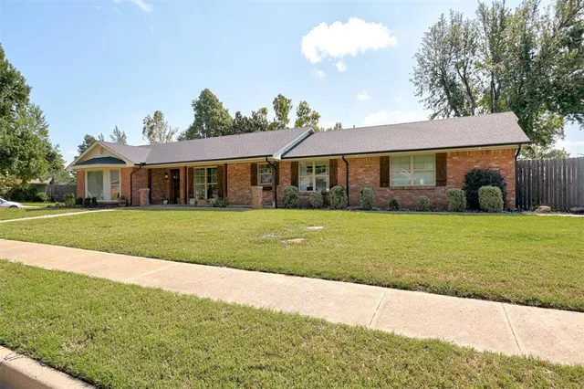 Photo 2 — 1301 Brookhaven Boulevard, Norman, OK 73072
