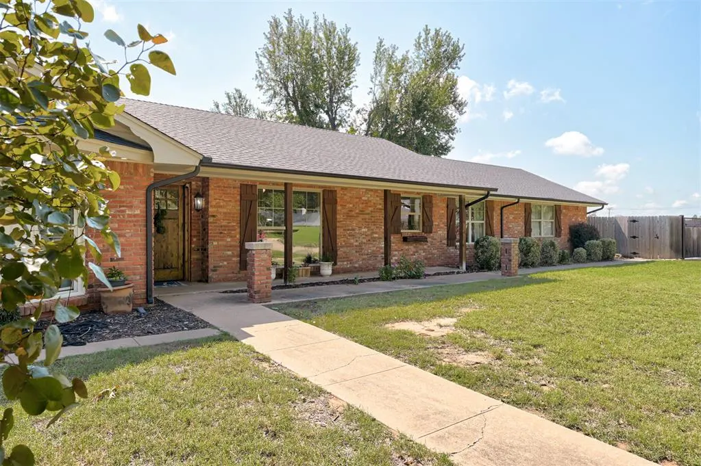 Photo 3 — 1301 Brookhaven Boulevard, Norman, OK 73072