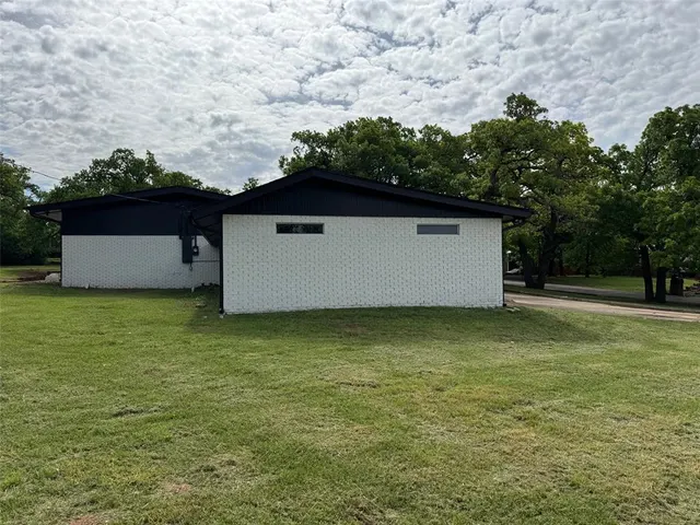 Photo 5 — 3001 Norcrest Drive, Oklahoma City, OK 73121