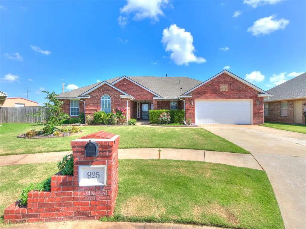 Photo 4 — 925 NE 30th Street, Moore, OK 73160