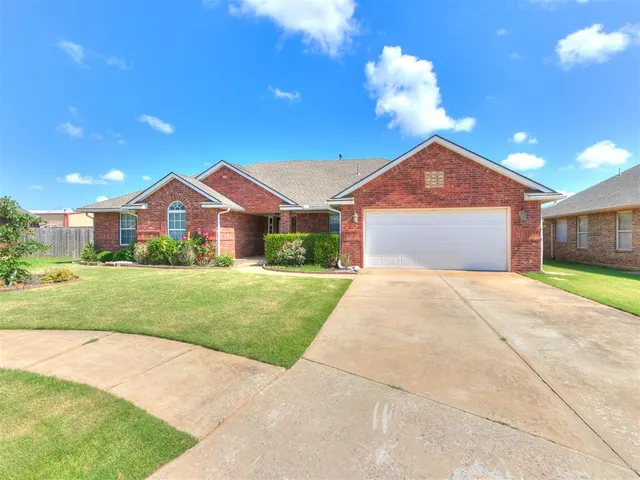 Photo 5 — 925 NE 30th Street, Moore, OK 73160