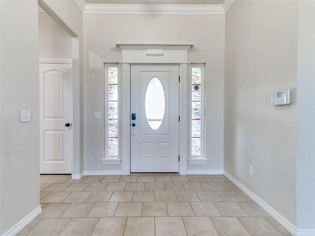 Photo 6 — 925 NE 30th Street, Moore, OK 73160