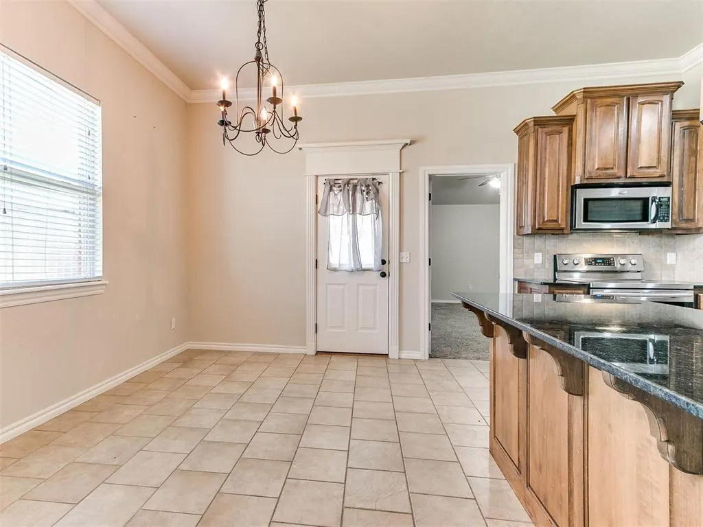 Photo 12 — 925 NE 30th Street, Moore, OK 73160
