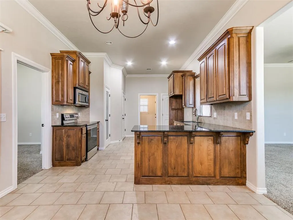 Photo 13 — 925 NE 30th Street, Moore, OK 73160