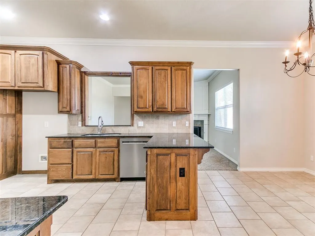 Photo 19 — 925 NE 30th Street, Moore, OK 73160
