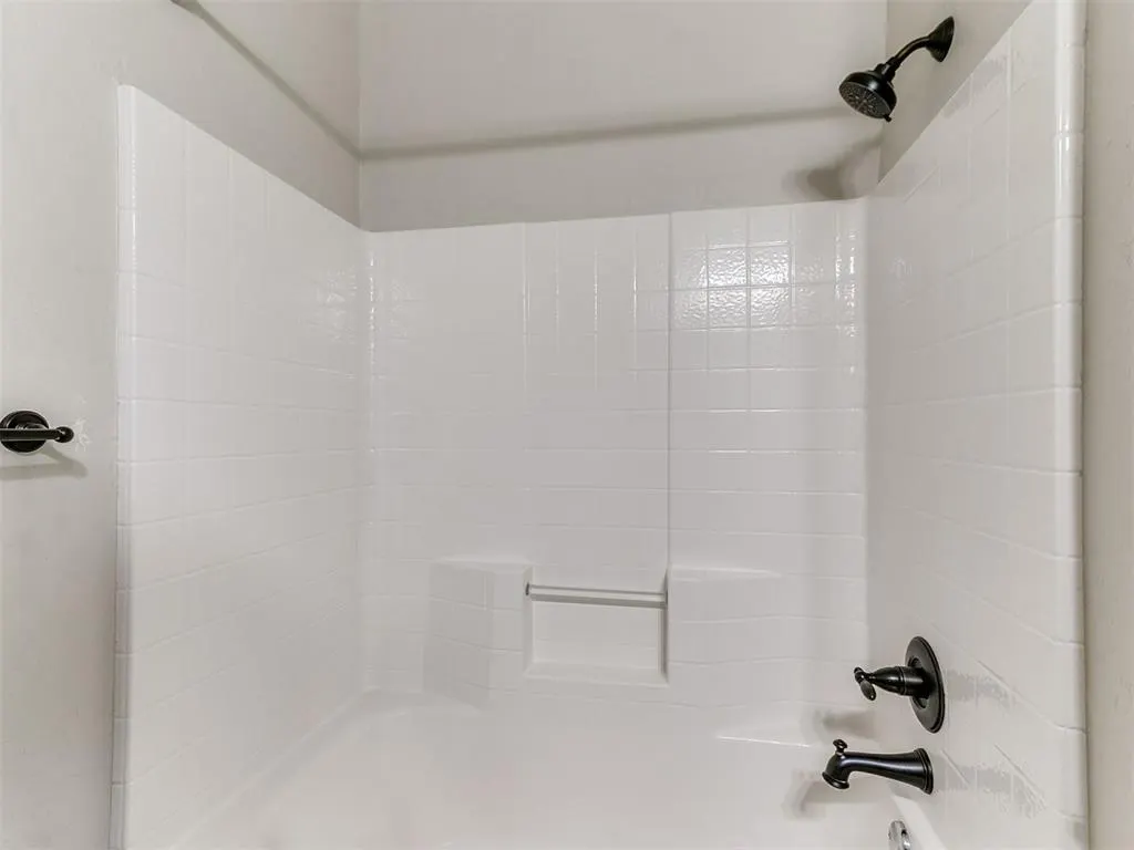 Photo 29 — 925 NE 30th Street, Moore, OK 73160