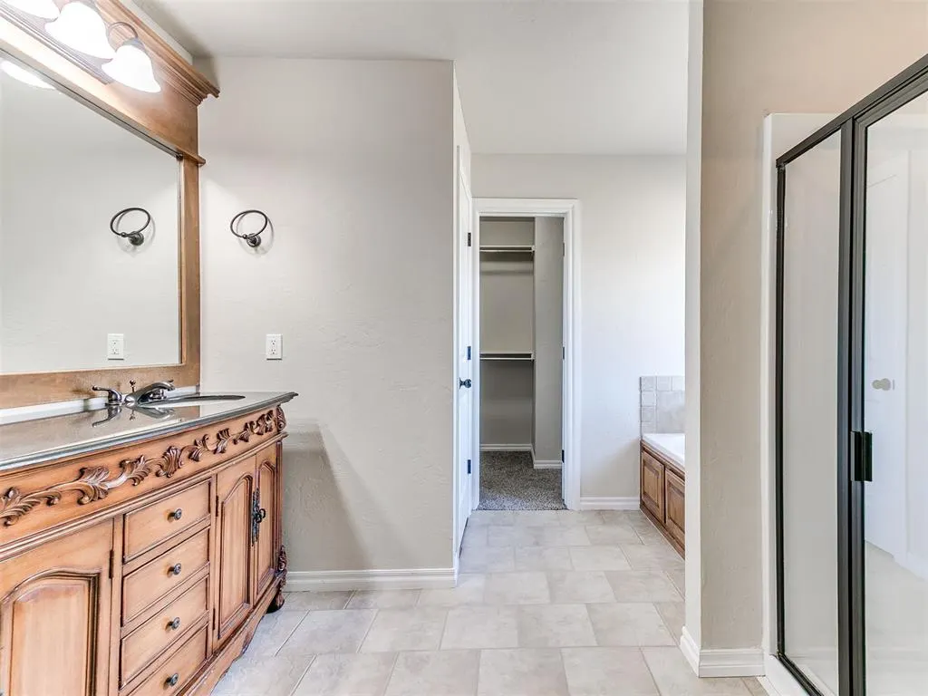 Photo 33 — 925 NE 30th Street, Moore, OK 73160