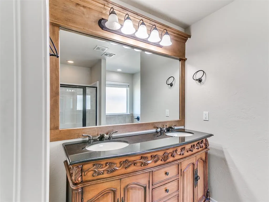 Photo 34 — 925 NE 30th Street, Moore, OK 73160