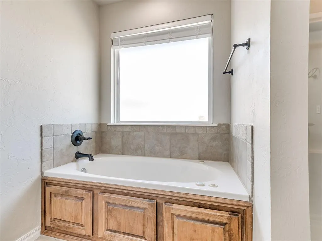 Photo 36 — 925 NE 30th Street, Moore, OK 73160