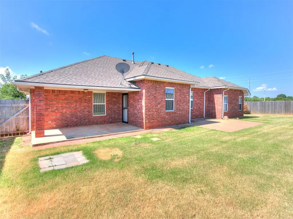 Photo 38 — 925 NE 30th Street, Moore, OK 73160