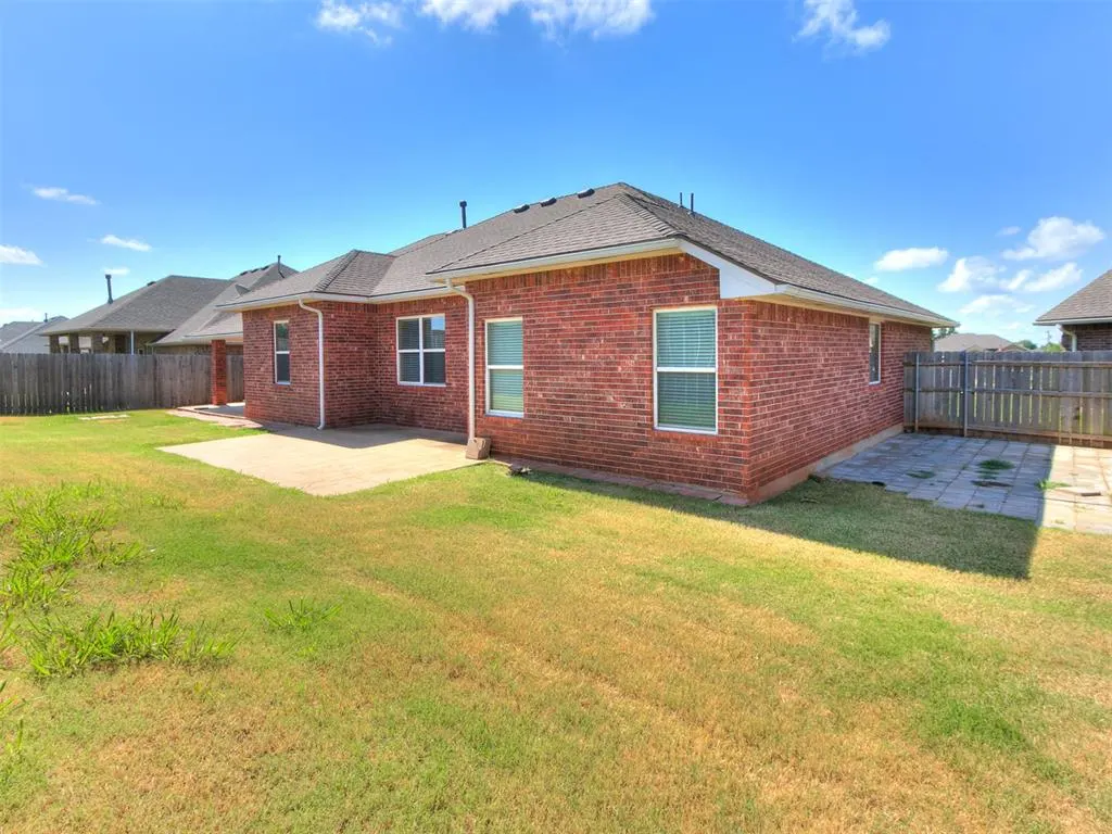 Photo 42 — 925 NE 30th Street, Moore, OK 73160