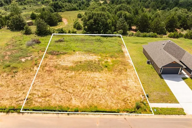 Photo 2 — 4664 Lincoln Landing, Harrah, OK 73045