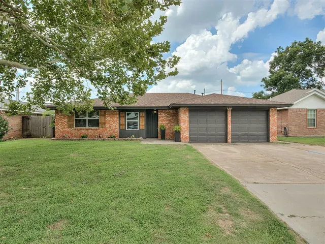 Front exterior — 128 SW 6th Street, Moore, OK 73160