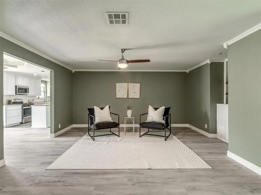 Photo 5 — 128 SW 6th Street, Moore, OK 73160