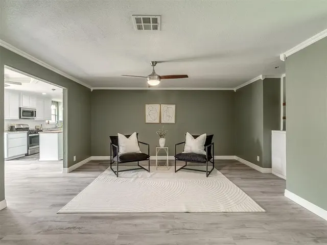 Photo 5 — 128 SW 6th Street, Moore, OK 73160