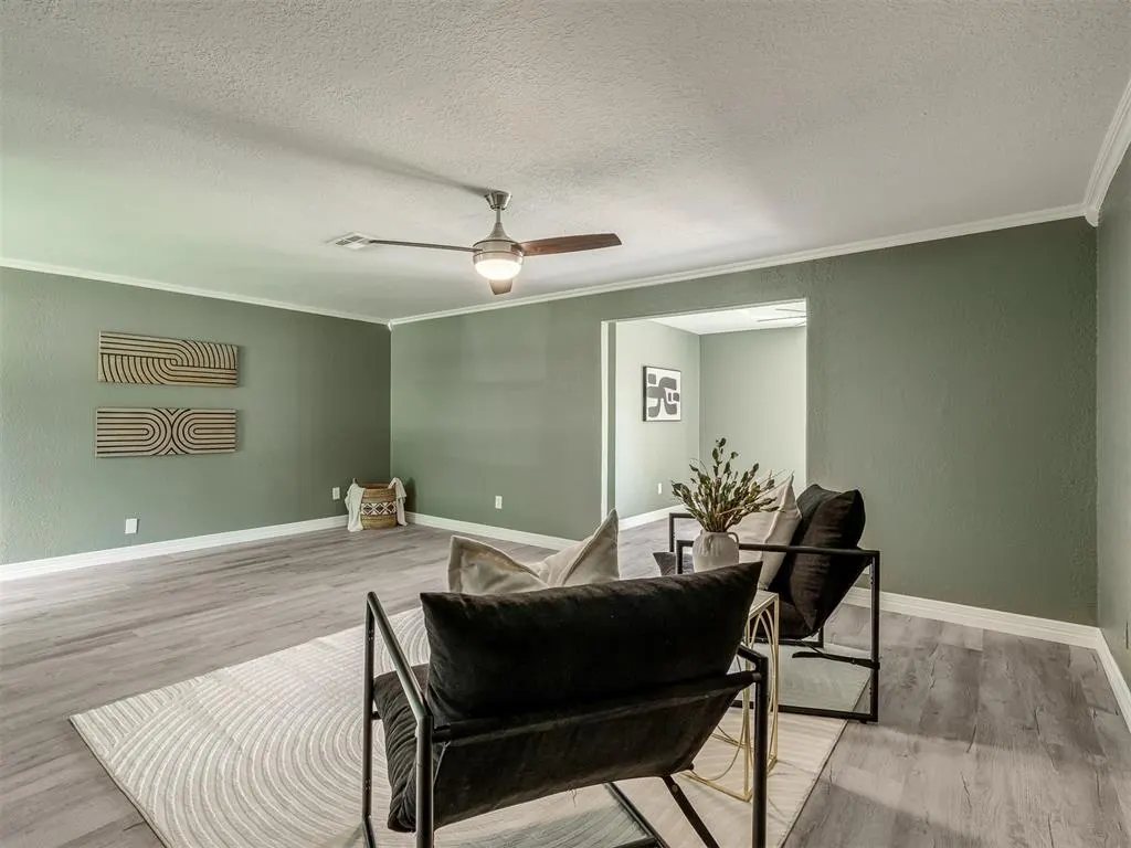 Photo 7 — 128 SW 6th Street, Moore, OK 73160