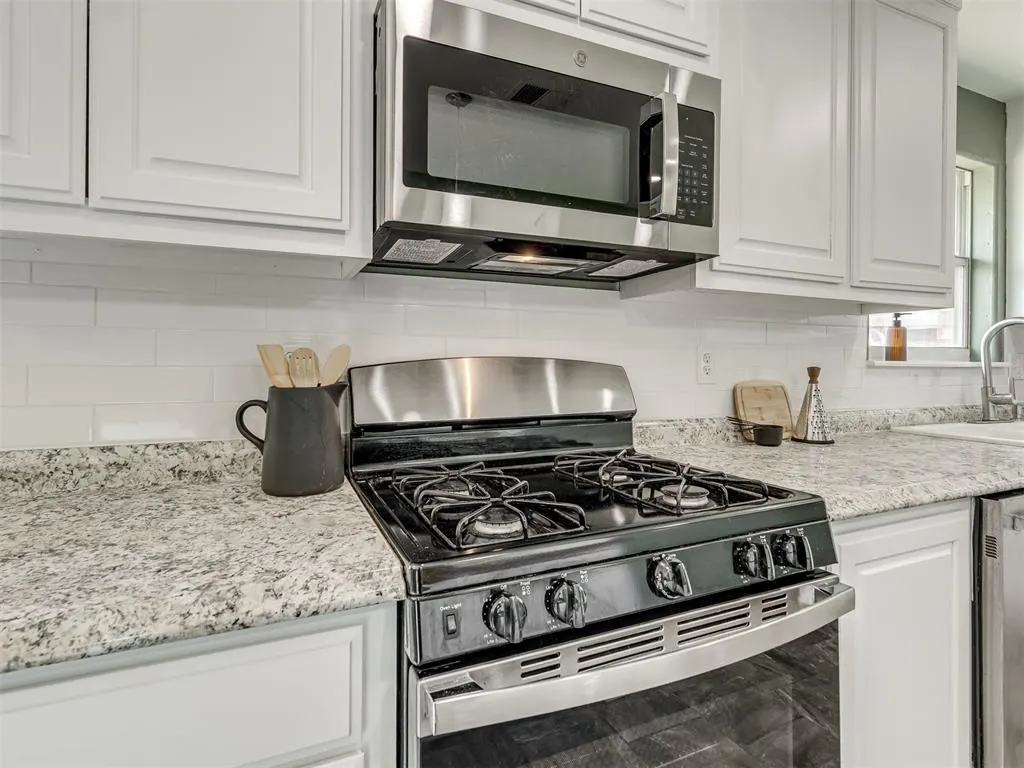 Photo 12 — 128 SW 6th Street, Moore, OK 73160