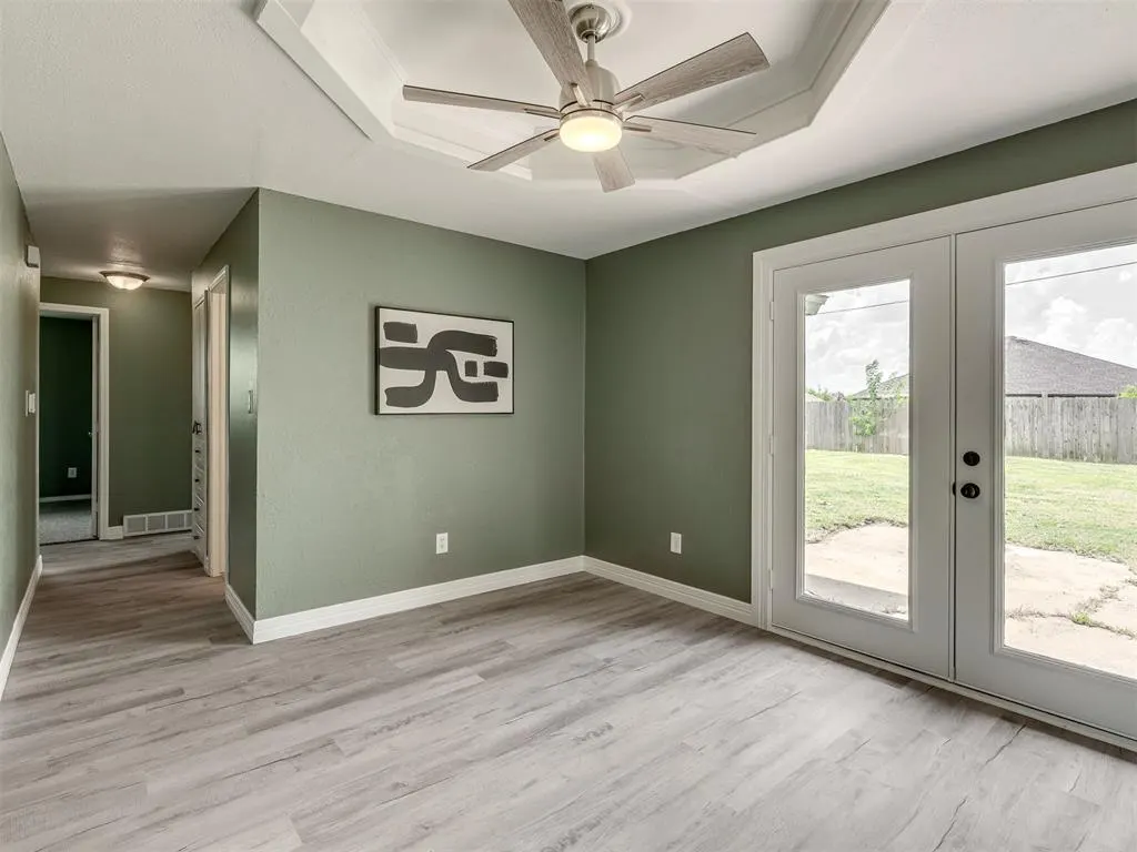 Photo 13 — 128 SW 6th Street, Moore, OK 73160