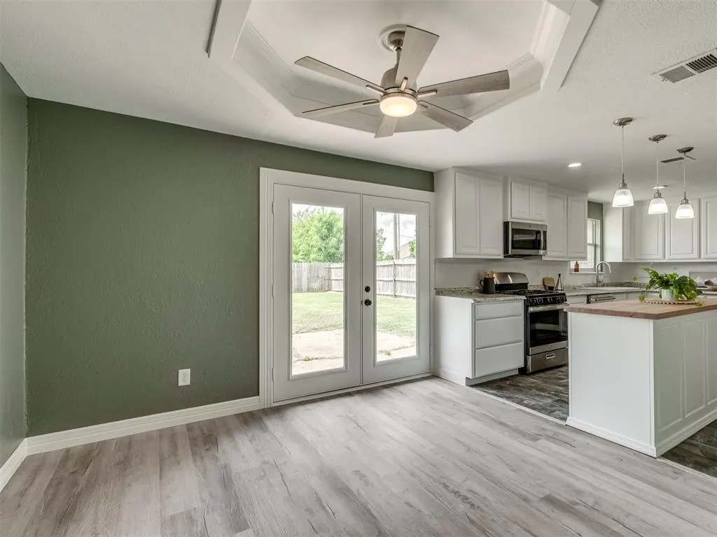 Photo 14 — 128 SW 6th Street, Moore, OK 73160