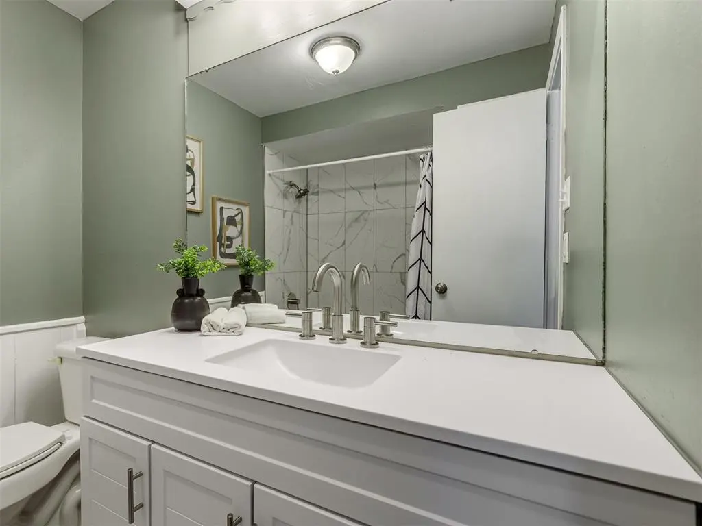 Photo 21 — 128 SW 6th Street, Moore, OK 73160