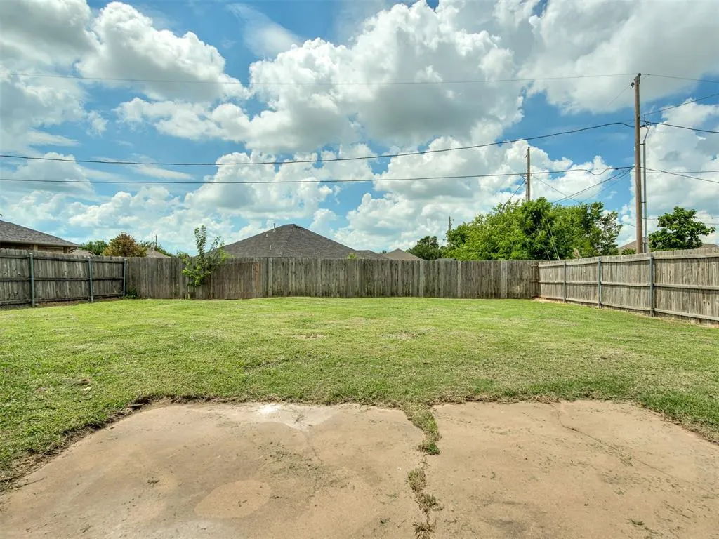 Photo 25 — 128 SW 6th Street, Moore, OK 73160