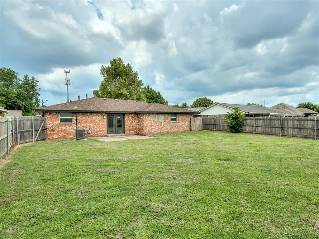Photo 26 — 128 SW 6th Street, Moore, OK 73160