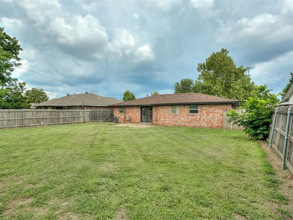 Photo 27 — 128 SW 6th Street, Moore, OK 73160