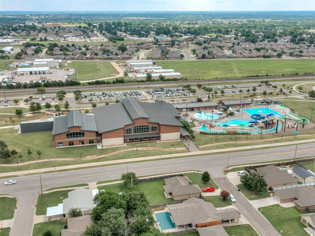 Photo 28 — 128 SW 6th Street, Moore, OK 73160