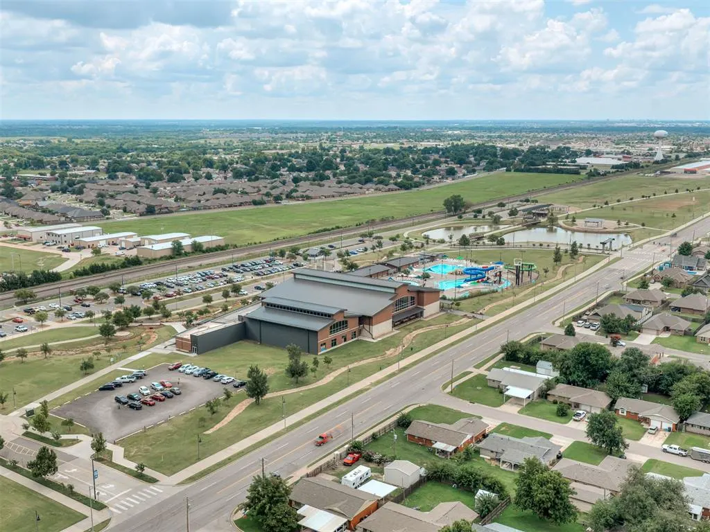 Photo 31 — 128 SW 6th Street, Moore, OK 73160