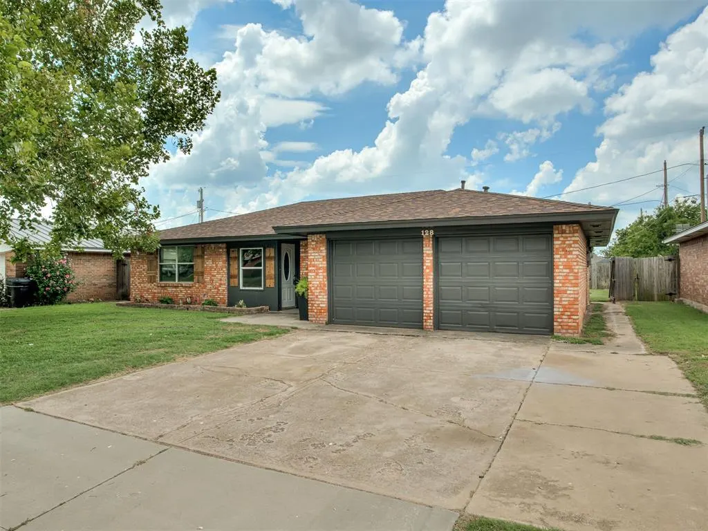 Photo 33 — 128 SW 6th Street, Moore, OK 73160