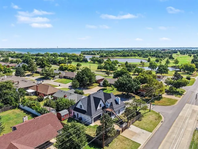 Photo 6 — 7901 W Lakeshore Drive, Oklahoma City, OK 73132