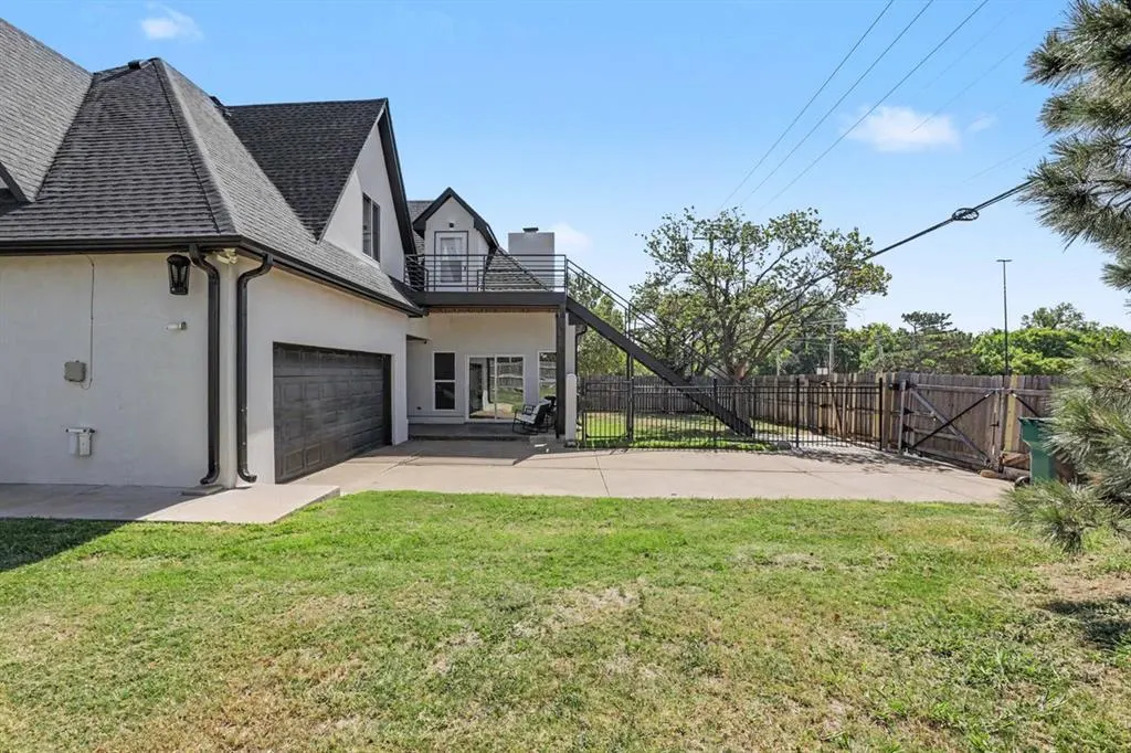 Photo 9 — 7901 W Lakeshore Drive, Oklahoma City, OK 73132