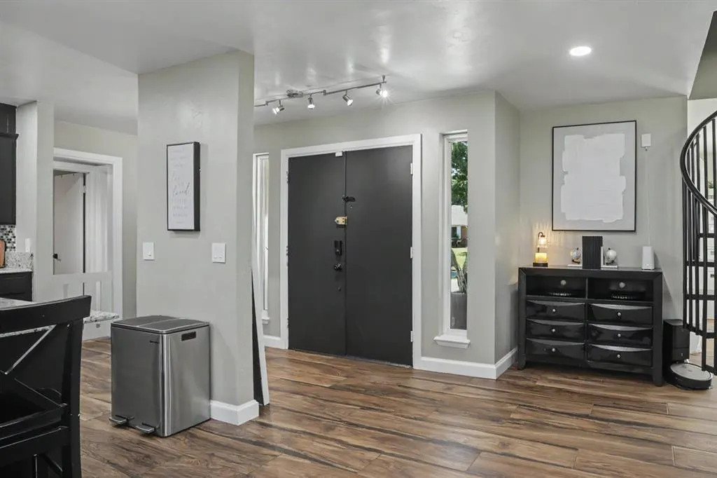 Photo 14 — 7901 W Lakeshore Drive, Oklahoma City, OK 73132