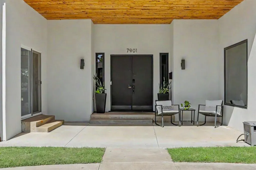 Photo 11 — 7901 W Lakeshore Drive, Oklahoma City, OK 73132